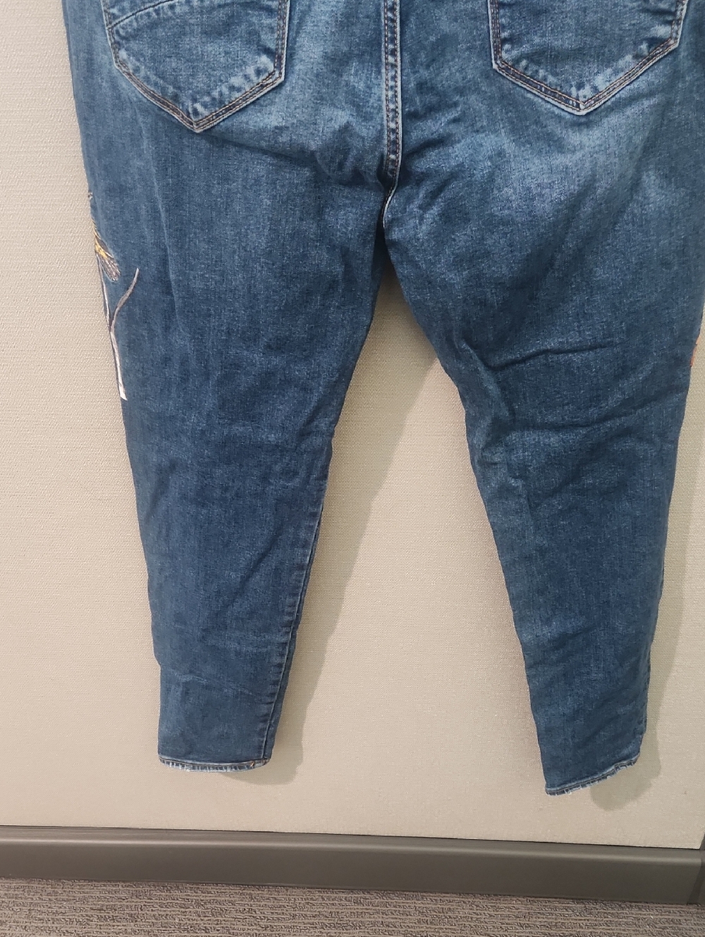 Driftwood Jackie Embroided Jeans Size 32 - Picture 7 of 16
